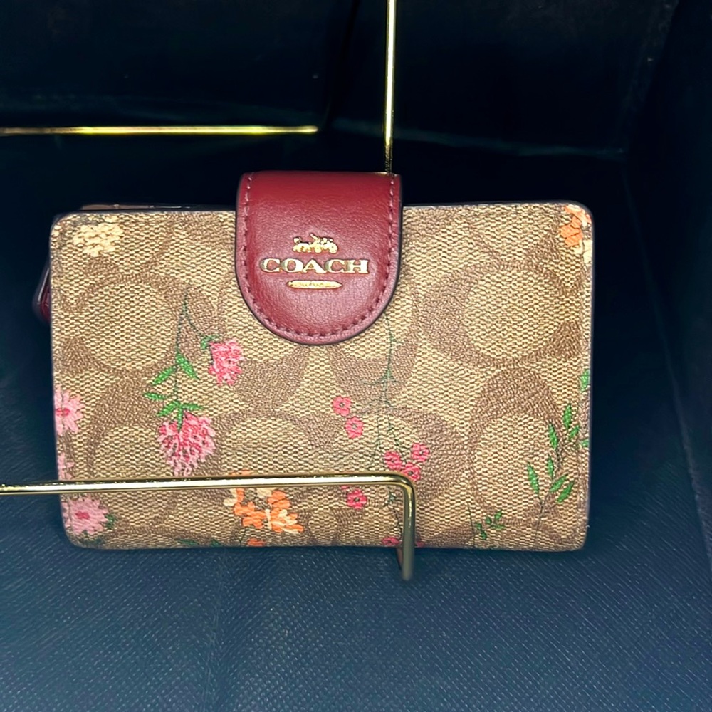 COACH Medium Corner Zip Wallet In Signature Canvas With Wildflower Print🌸